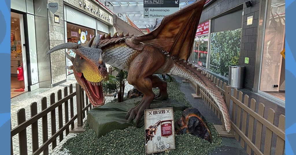 Moving animatronic dragons at Dragon Universe